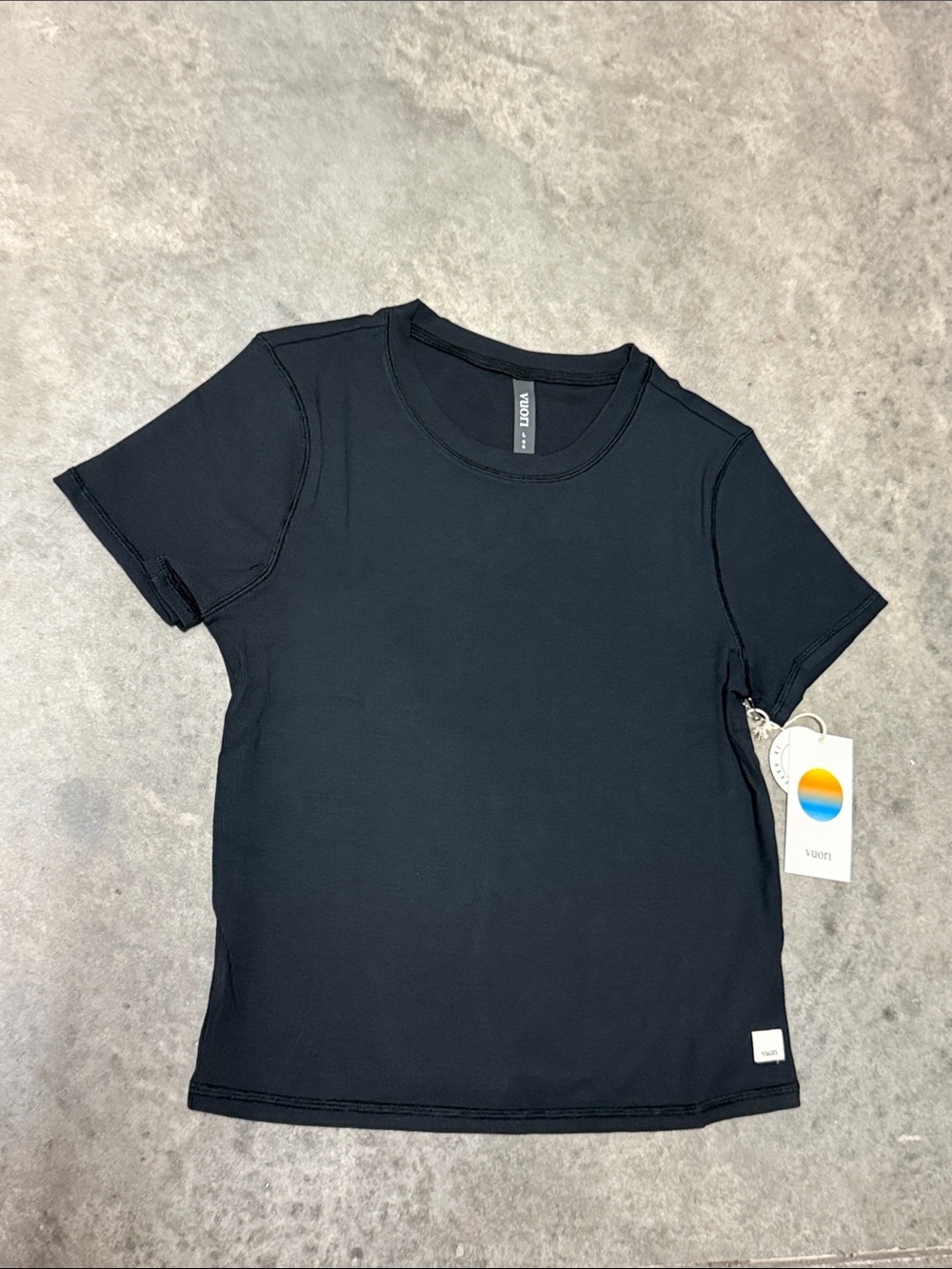 Vuori Pose Fitted Tee Black Size Large NWT 🖤